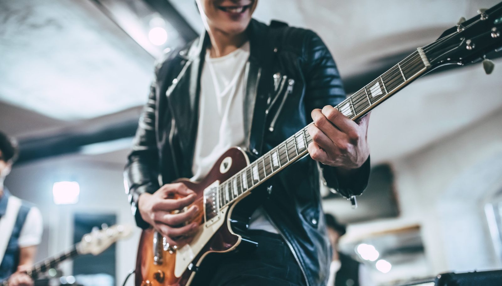 Online guitar lesson scene with student and teacher on video call