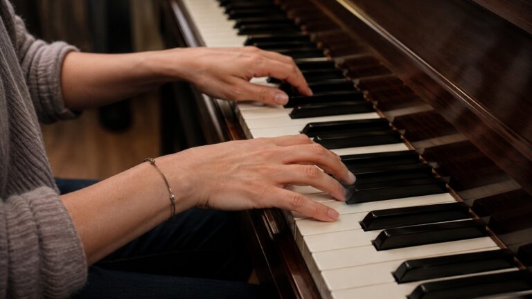 Piano Hand Position for Beginners: The Posture That Prevents Pain